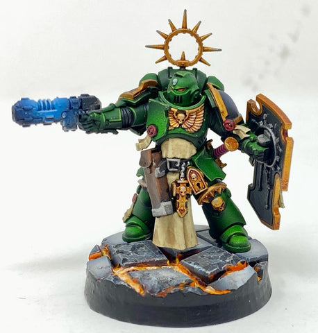 Space Marines: Primaris Lieutenant With Storm Shield